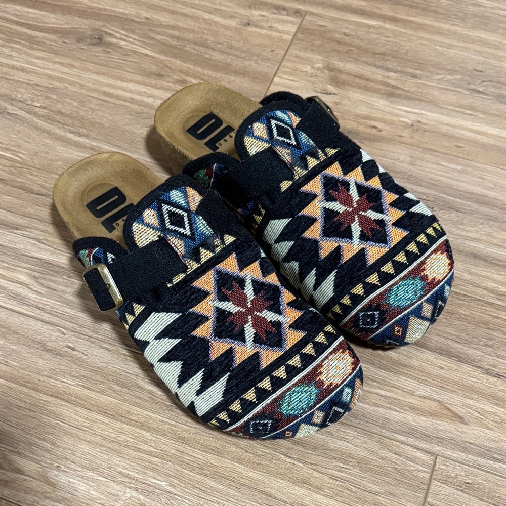 🟡SOLD🟡 Dirty Laundry 1990 Aztec Western Print Platform Slides Size 8